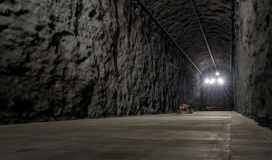 A imagem mostra a caverna do experimento Dune em uma antiga mina de Dakota do Sul onde ficará um dos detectores de neutrinos. Fim da descrição.